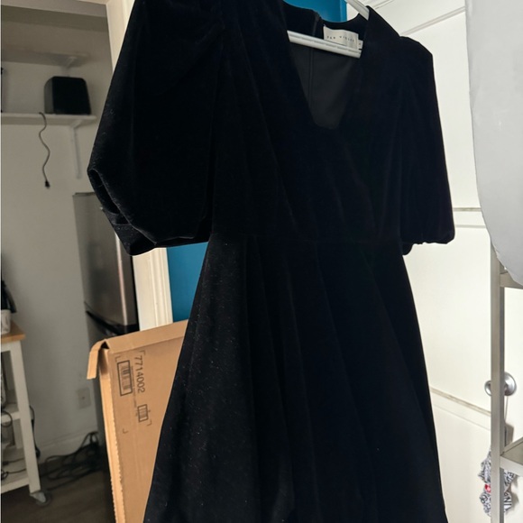 Black velvet dress. Small size. true to size. comfortable. - Picture 3 of 4